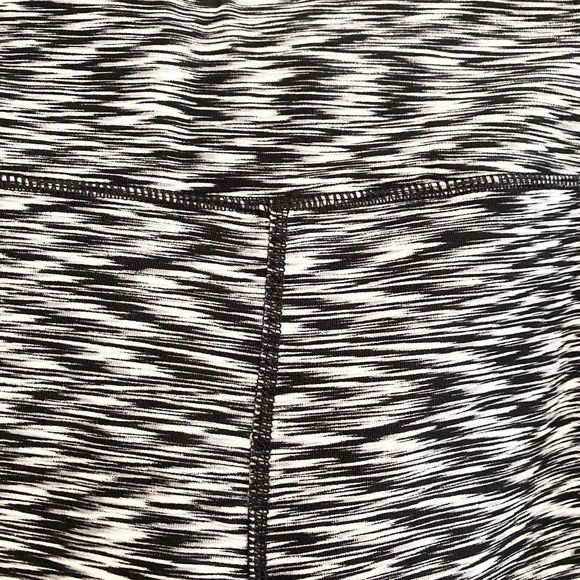 CALVIN KLEIN Performance Workout Yoga M Exercise‎ Black White Quick Dry Shorts - Picture 2 of 8